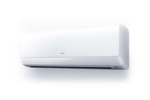 Kondicioner mural Hitachi Takai RAK‑18QXE, ngjyrë e bardhë, me dalje ajri në pjesën e poshtme dhe dizajn minimalist për përdorim rezidencial ose komercial.